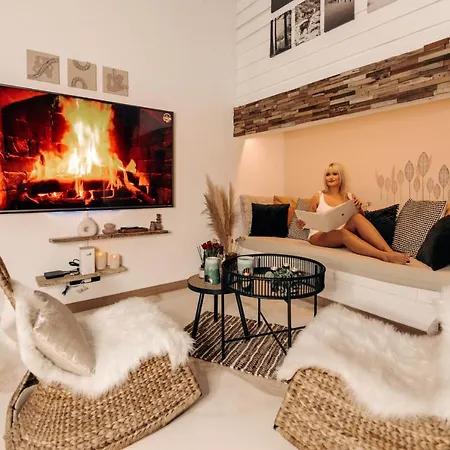 La Story Lodge *